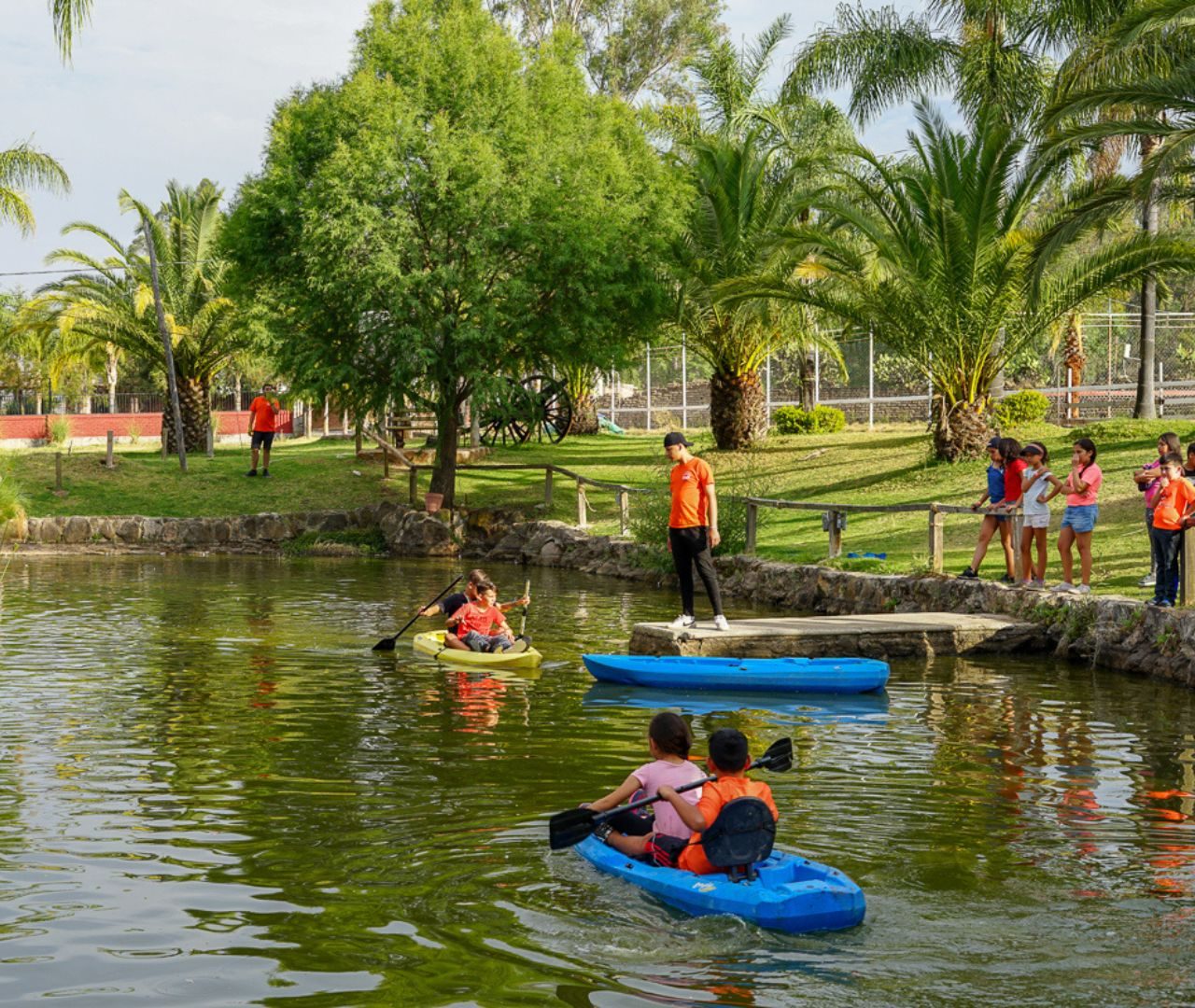 Kayak en el lago de Taanah